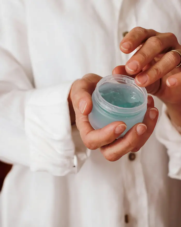 Vasetto di maschera nutriente aperto