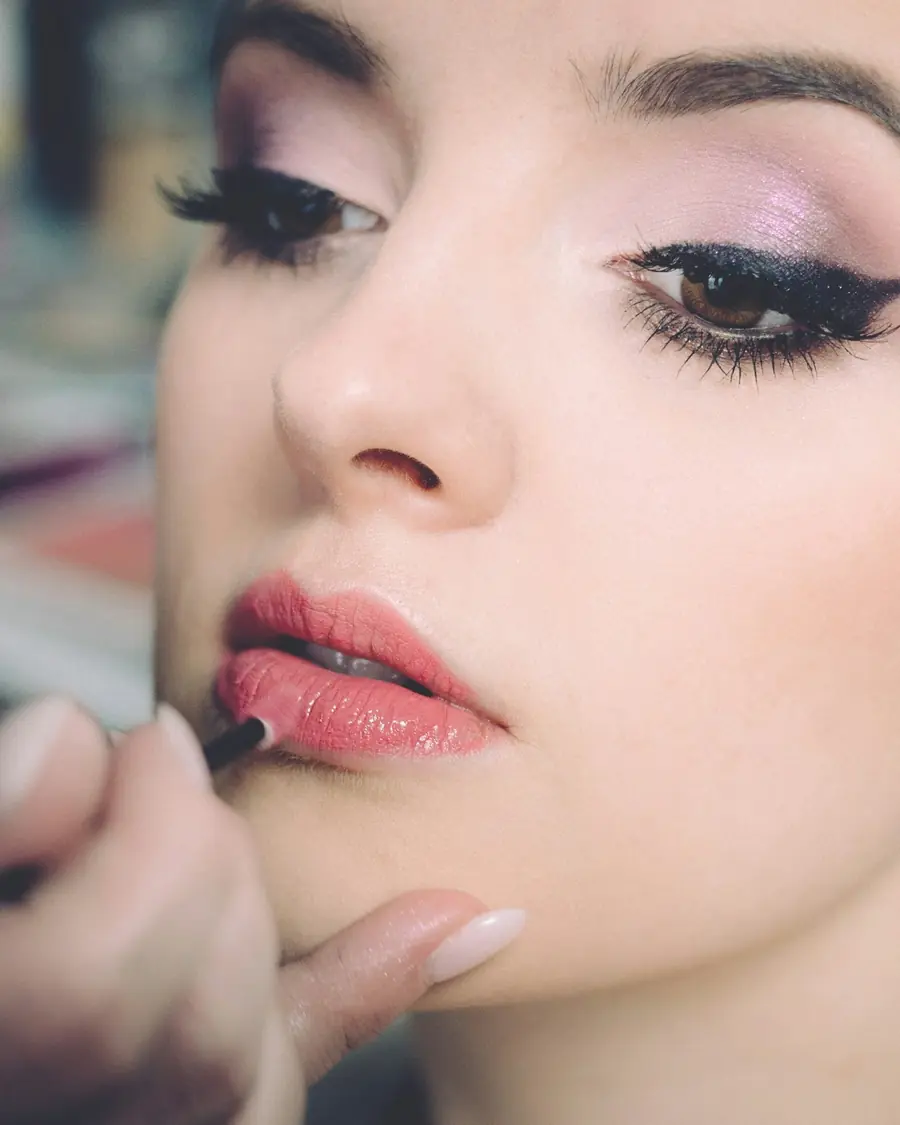 Trucco sposa con rossetto rosa