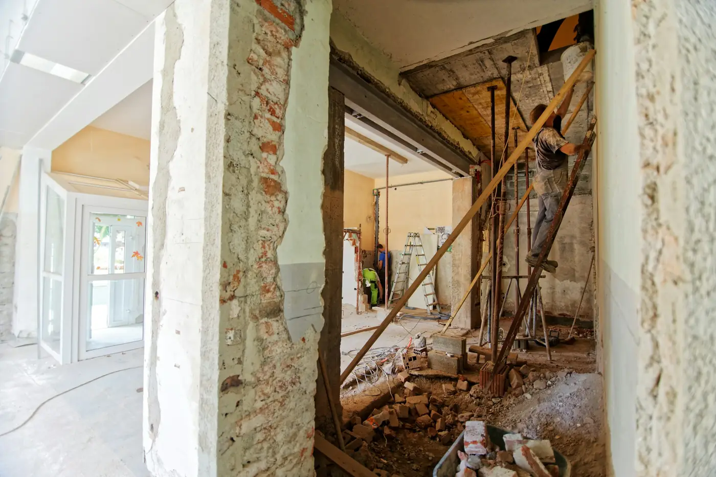 Appartamento durante la demolizione delle pareti
