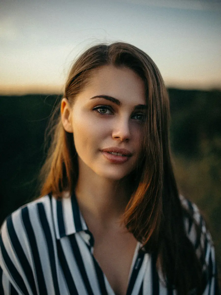 Ritratto di donna alla luce del tramonto