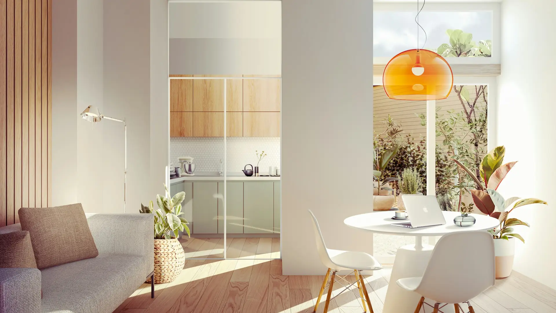 Soggiorno luminoso con cucina a vista e una lampada arancione