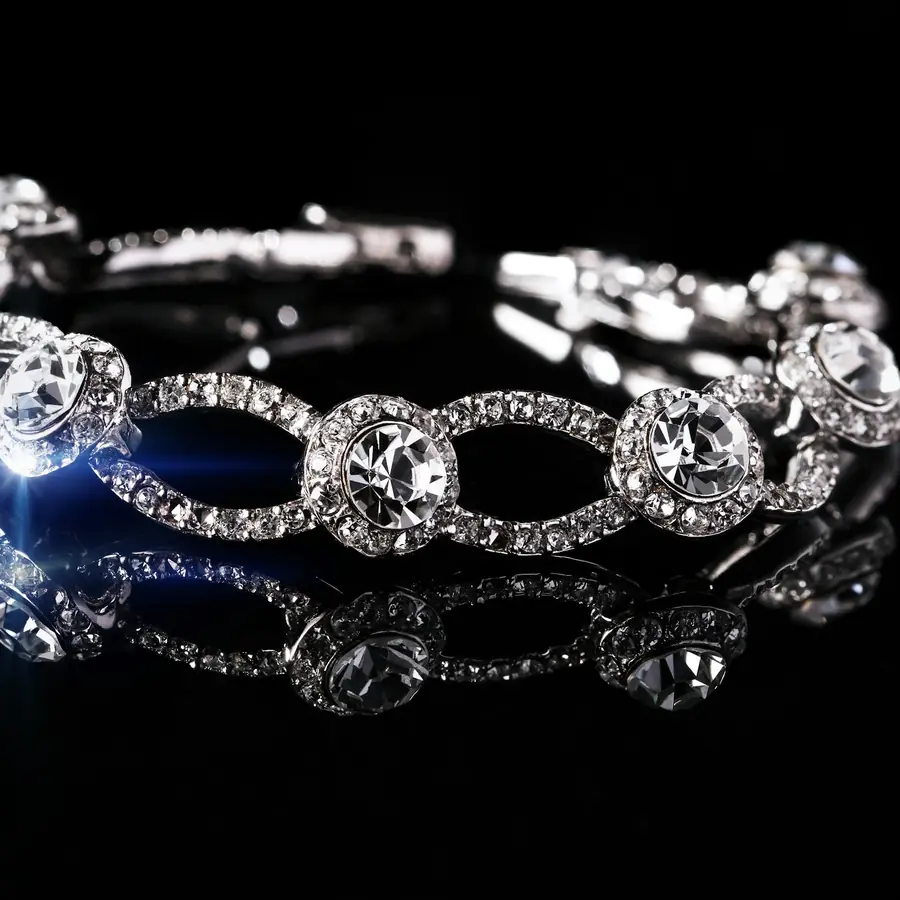 Bracciale tennis con brillanti su fondo nero