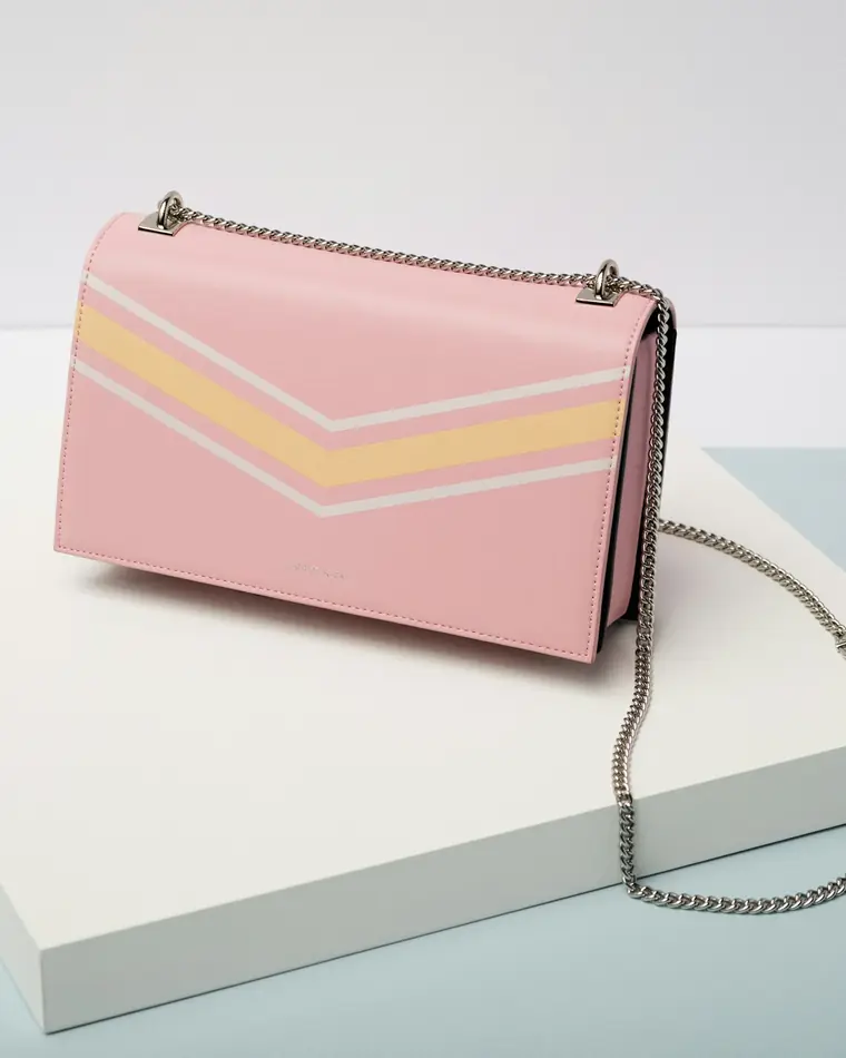 Borsa rosa a tracolla con catenella