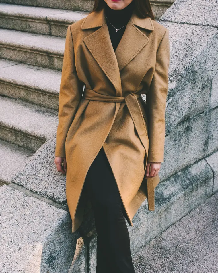 Cappotto color cammello con cintura