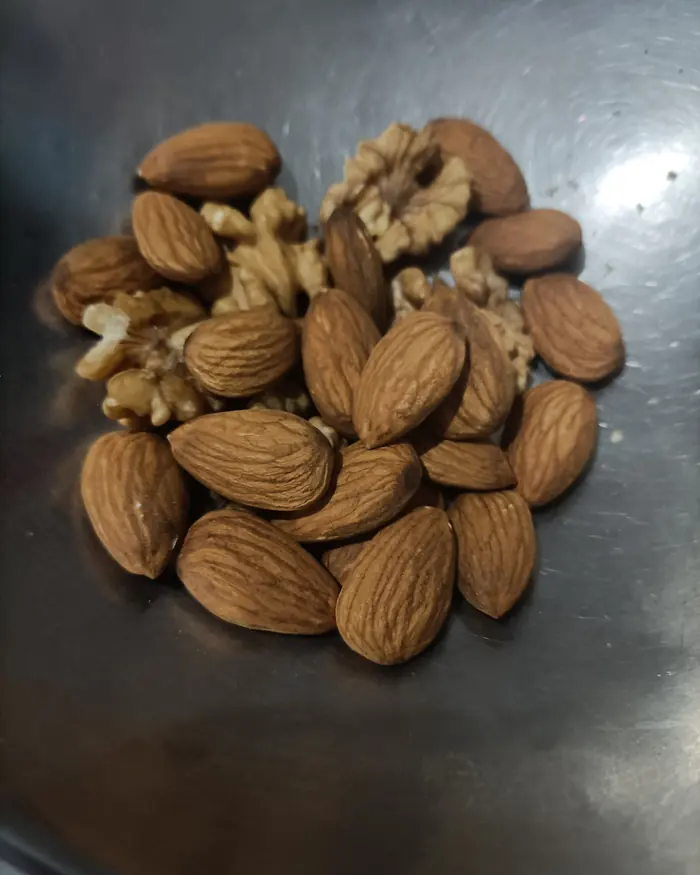 Mandorle e noci sgusciate