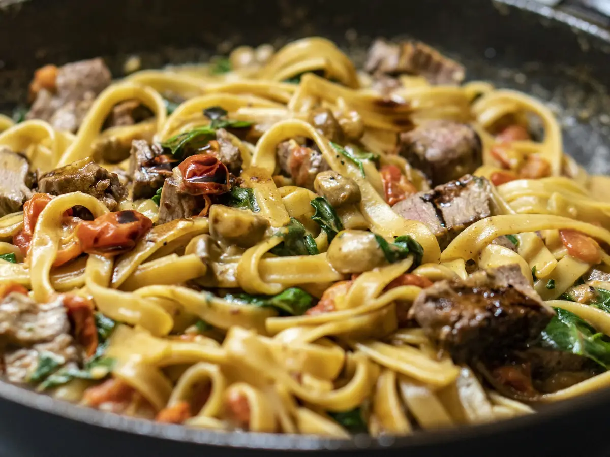 Tagliatelle fatte a mano con ragù di carne