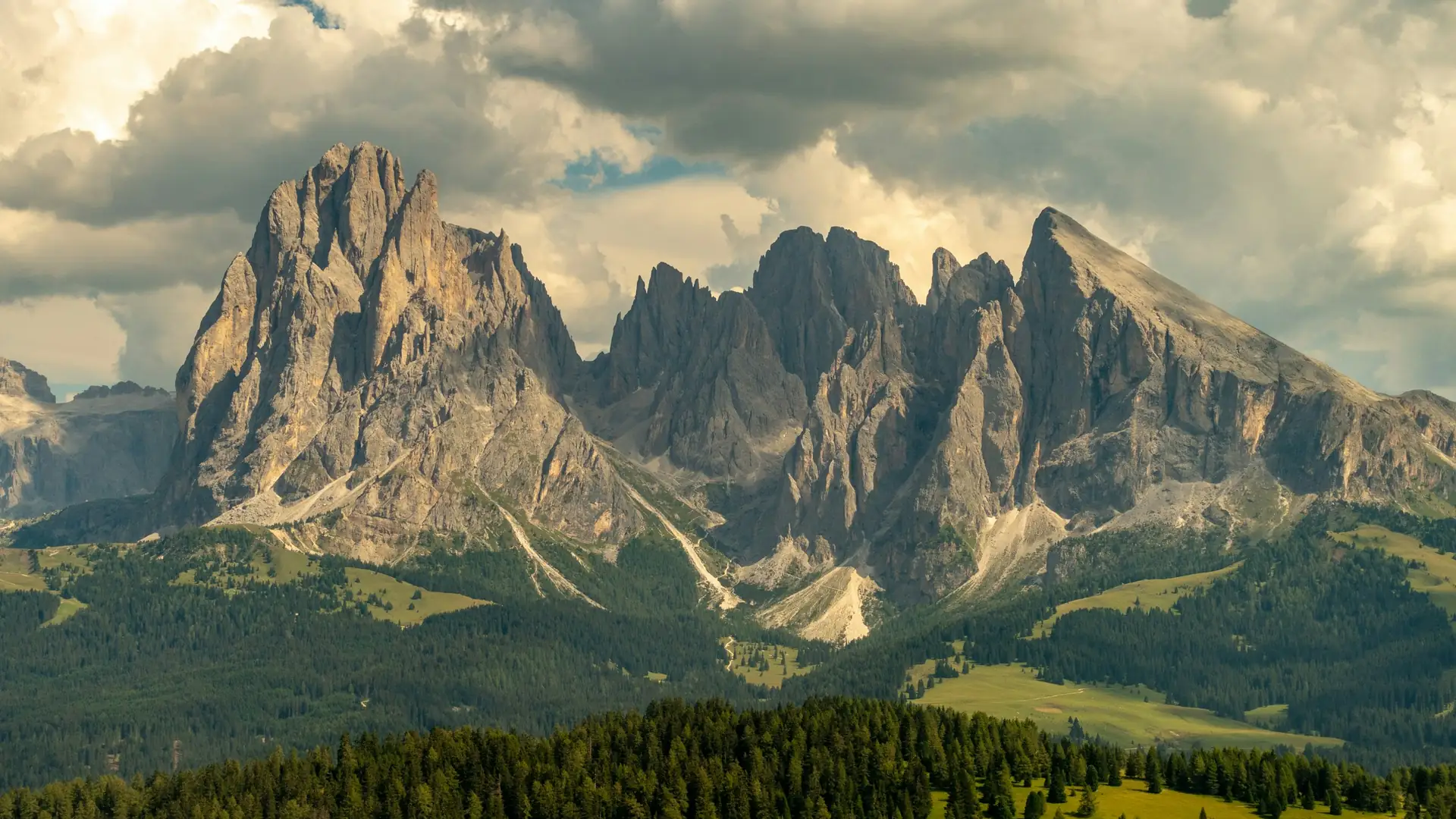 Il Sassolungo nelle Dolomiti