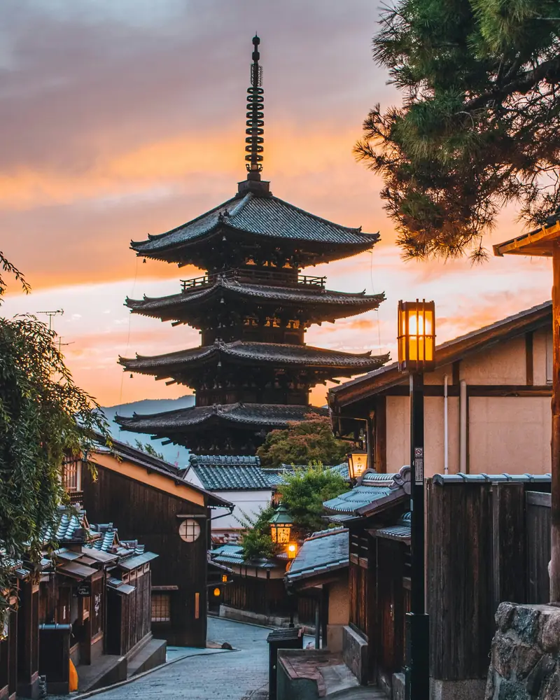 La pagoda di Yasaka a Kyoto al tramonto