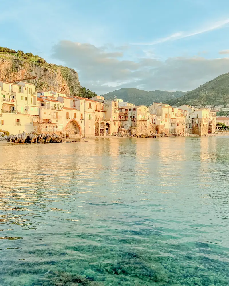 Il mare trasparente davanti a Cefalù