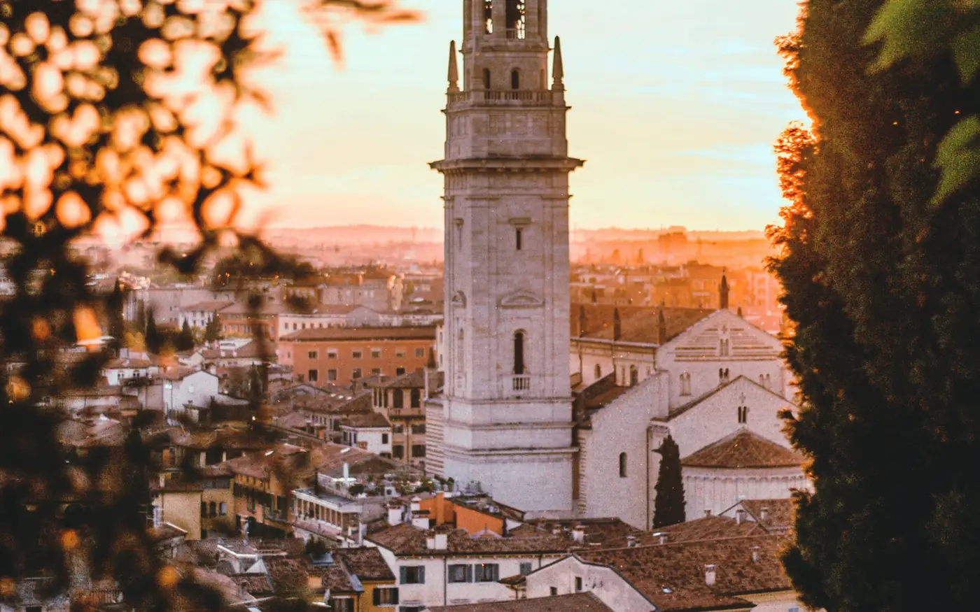Verona al tramonto con la Torre dei Lamberti